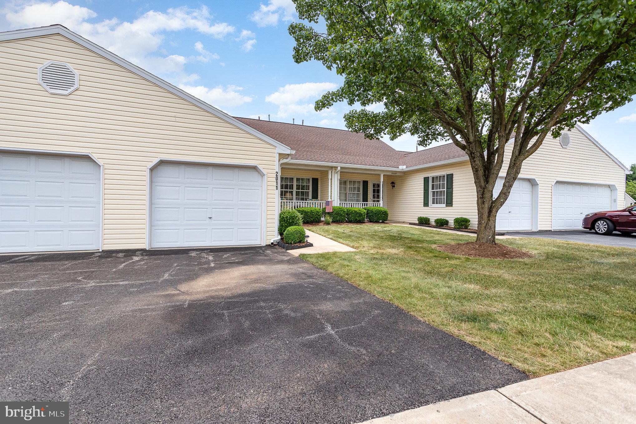 LONGSTOWN VILLAGE - Residential