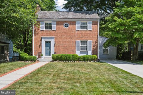 Photo of 5505 Glenwood Road, Bethesda, MD 20817 (MLS # MDMC2139386)
