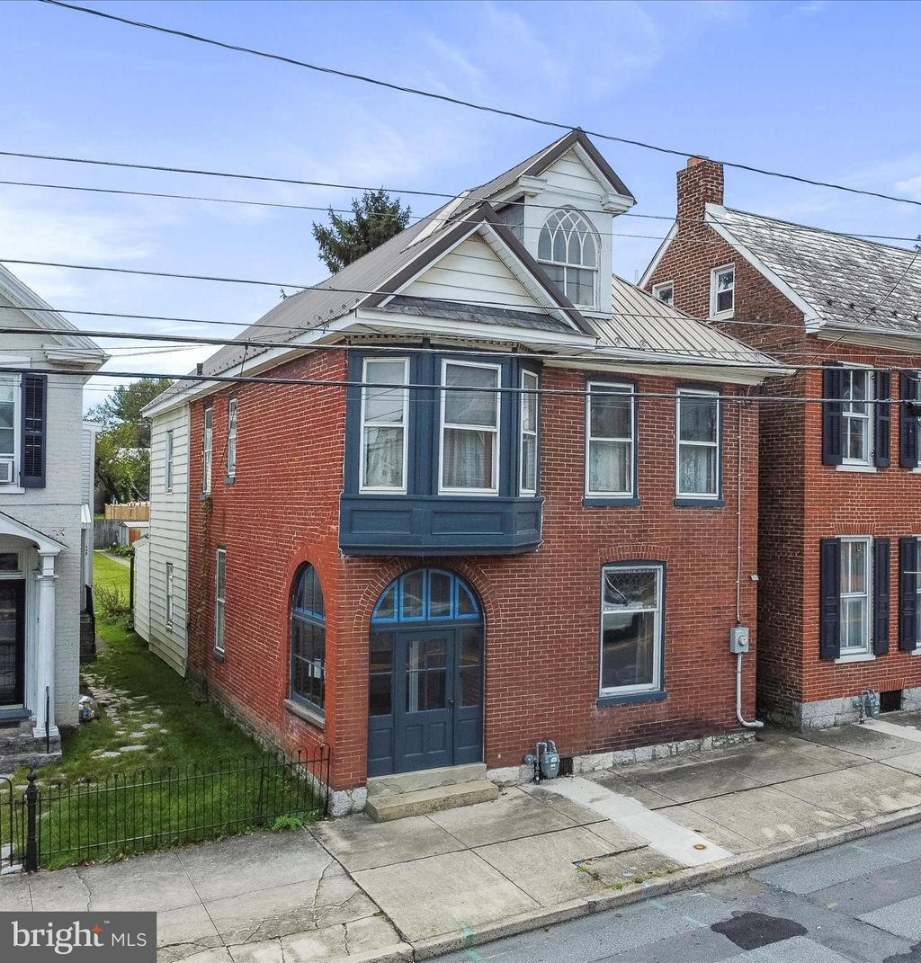 Photo of 546 Philadelphia Ave, CHAMBERSBURG, PA 17201 (MLS # PAFL2030570)