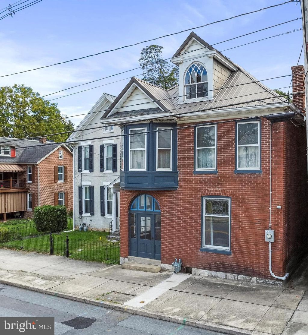 Photo of 546 Philadelphia Ave, CHAMBERSBURG, PA 17201 (MLS # PAFL2030570)