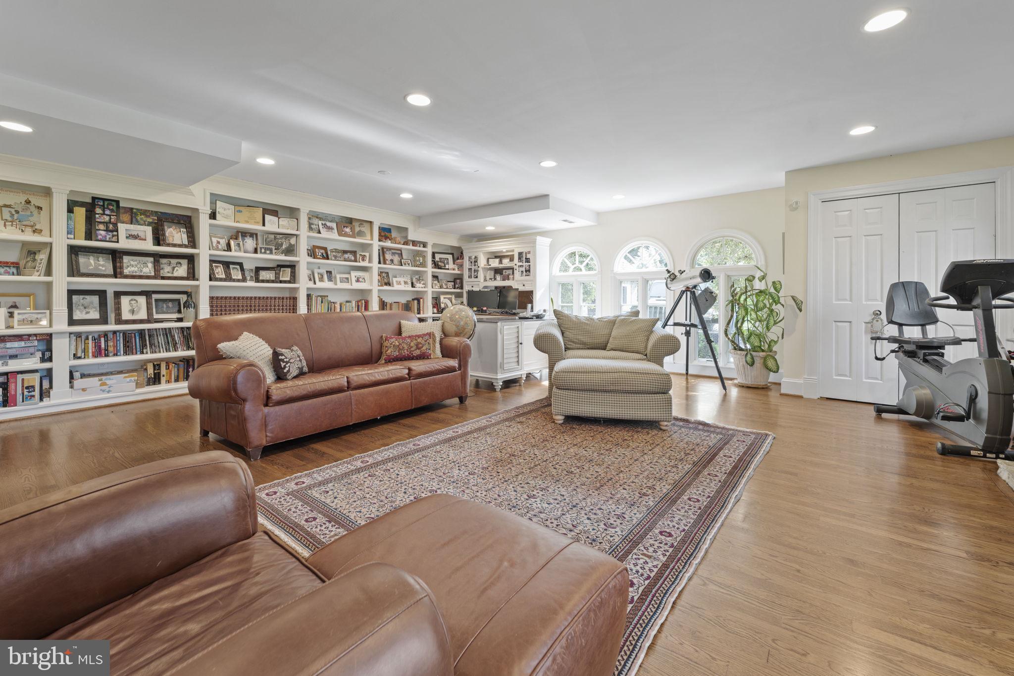 POTOMAC FALLS - Residential