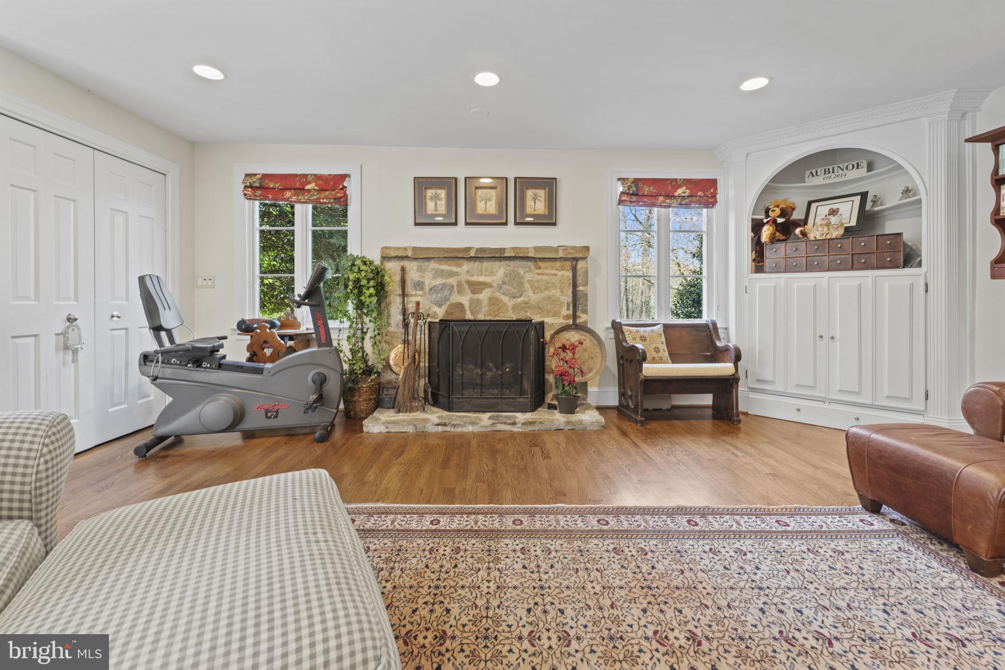 POTOMAC FALLS - Residential