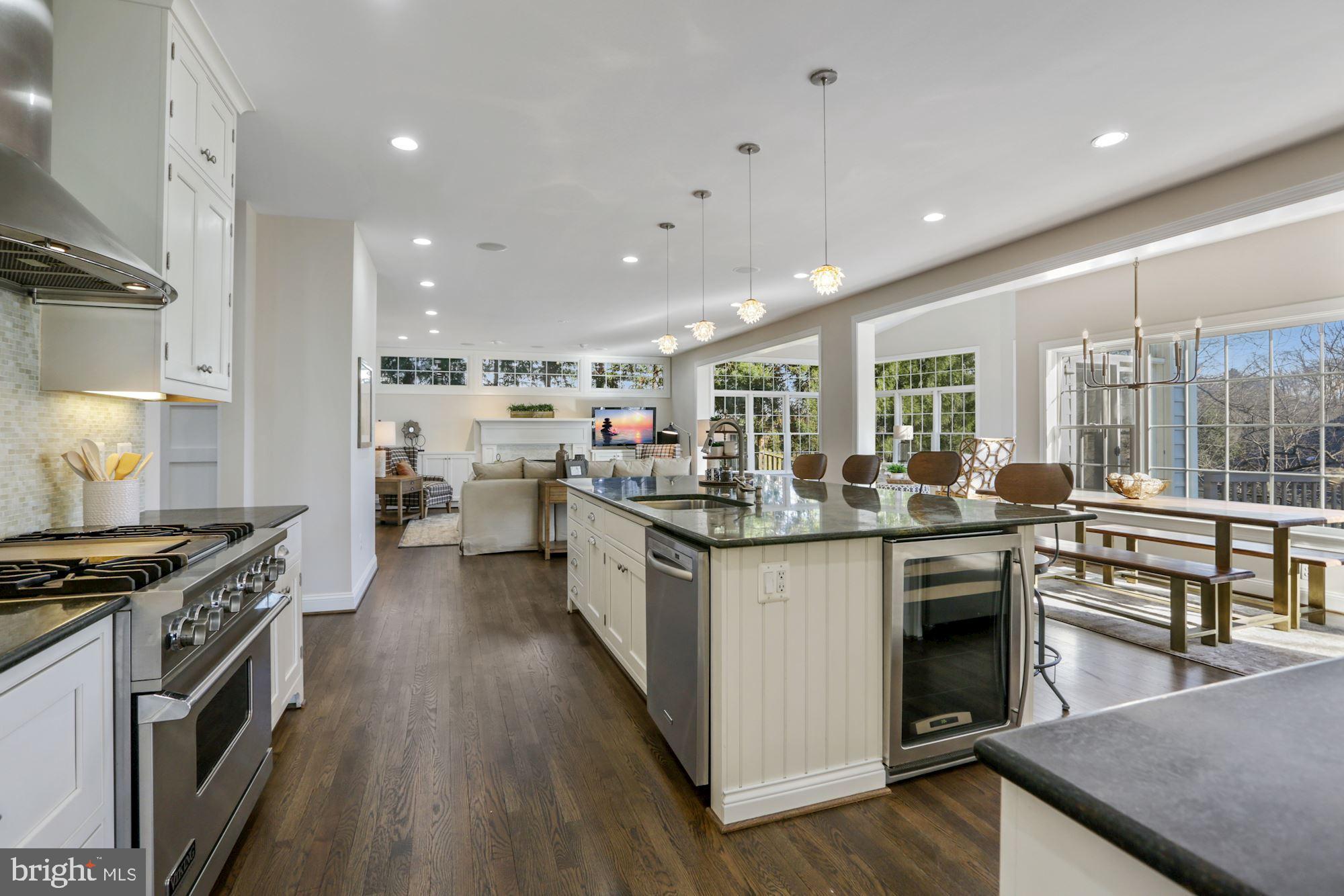 COUNTRY CLUB HILLS - Residential