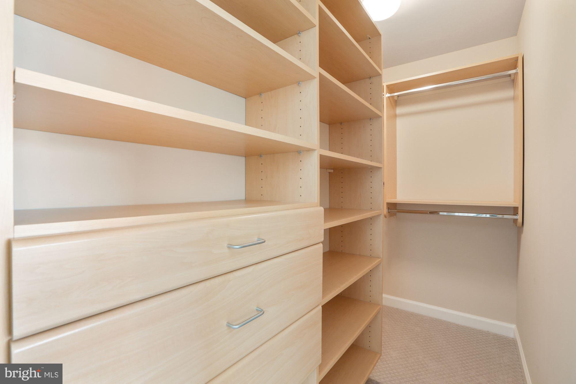 COUNTRY CLUB HILLS - Residential