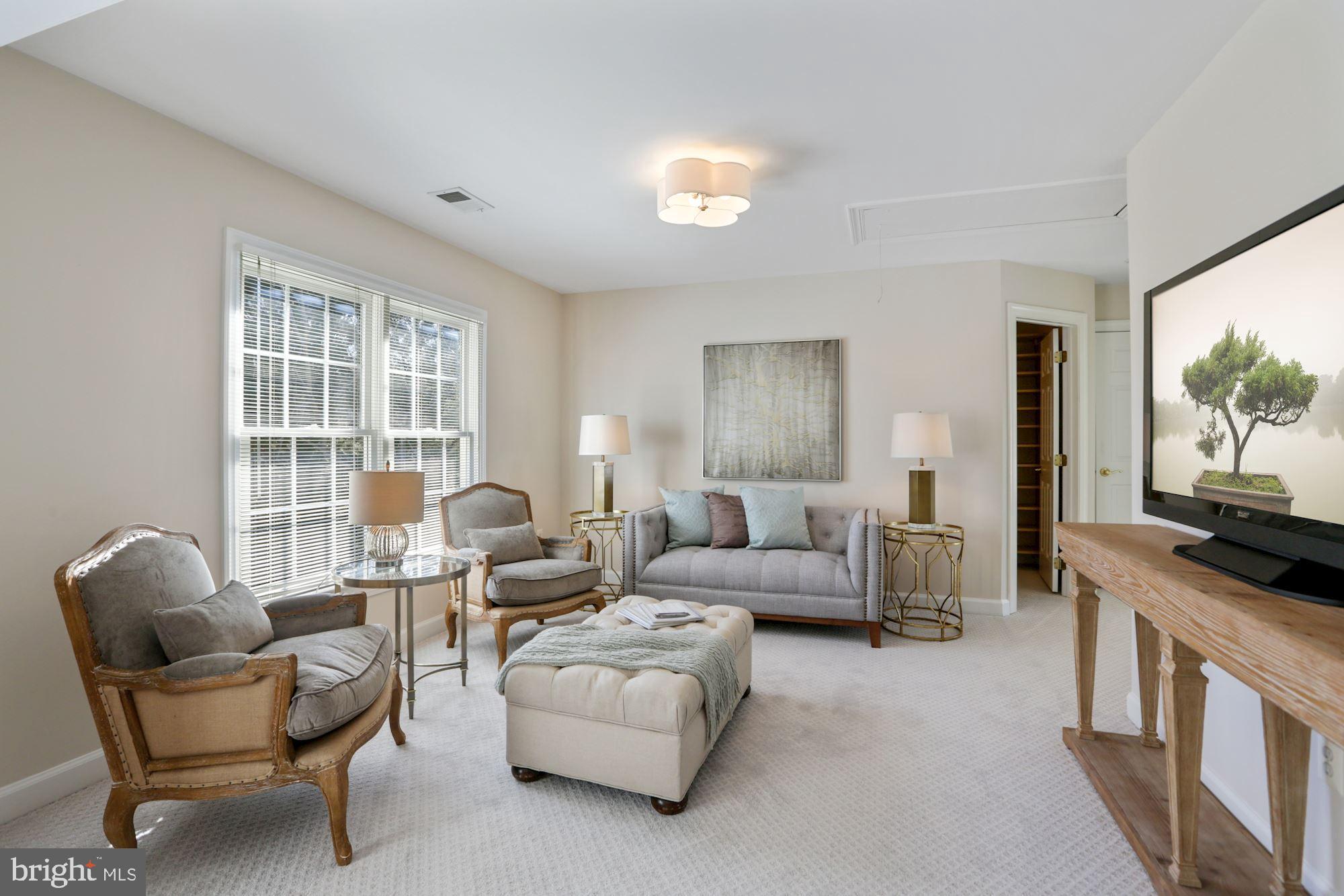 COUNTRY CLUB HILLS - Residential