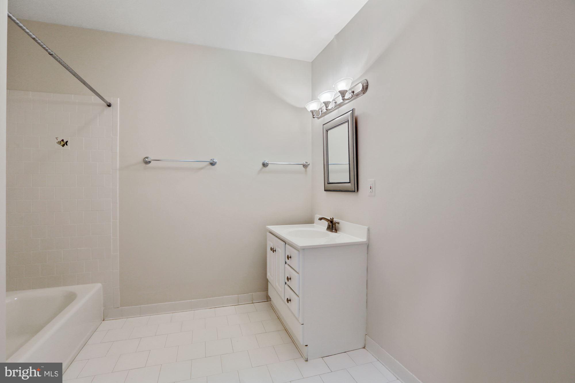 COUNTRY CLUB HILLS - Residential