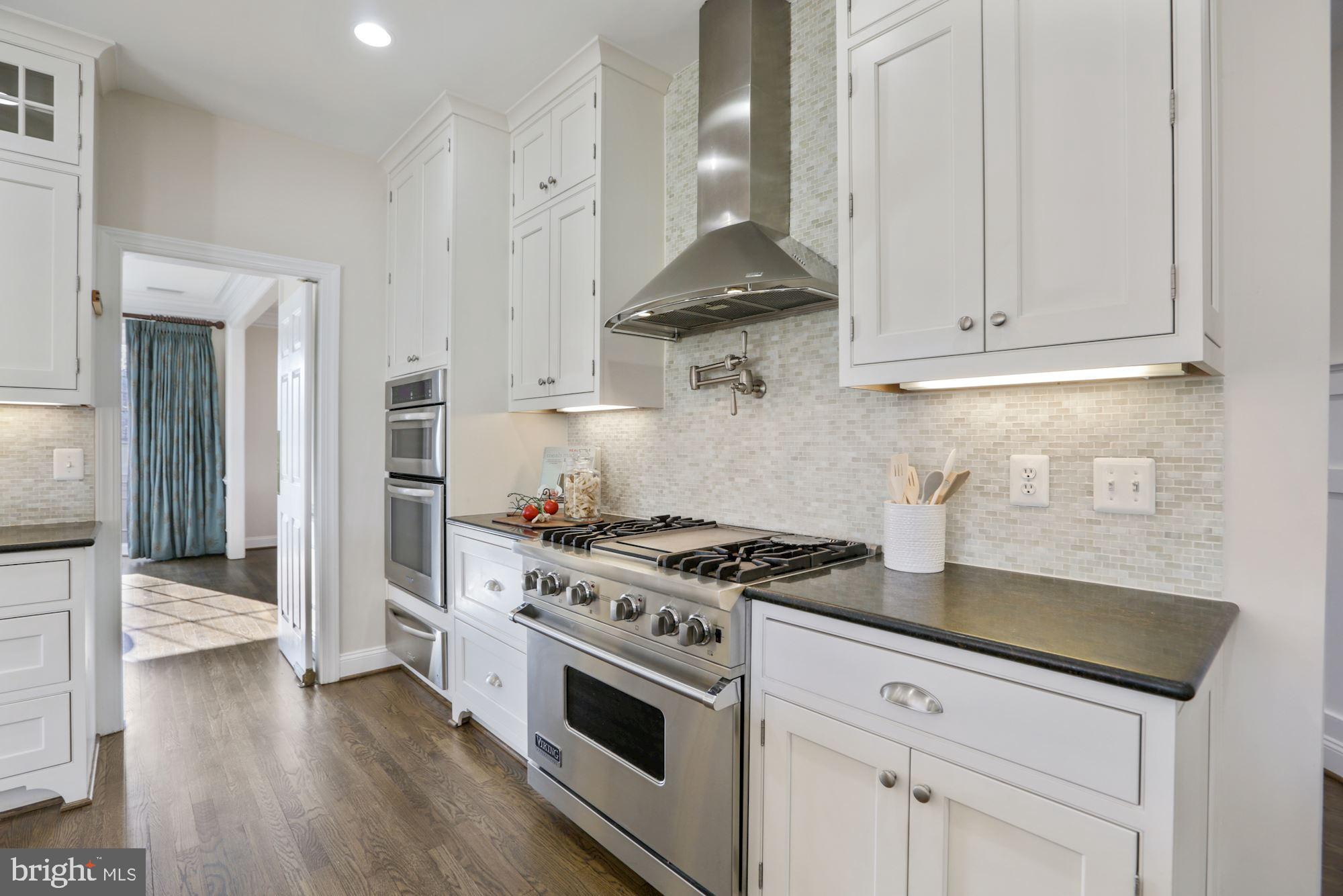 COUNTRY CLUB HILLS - Residential