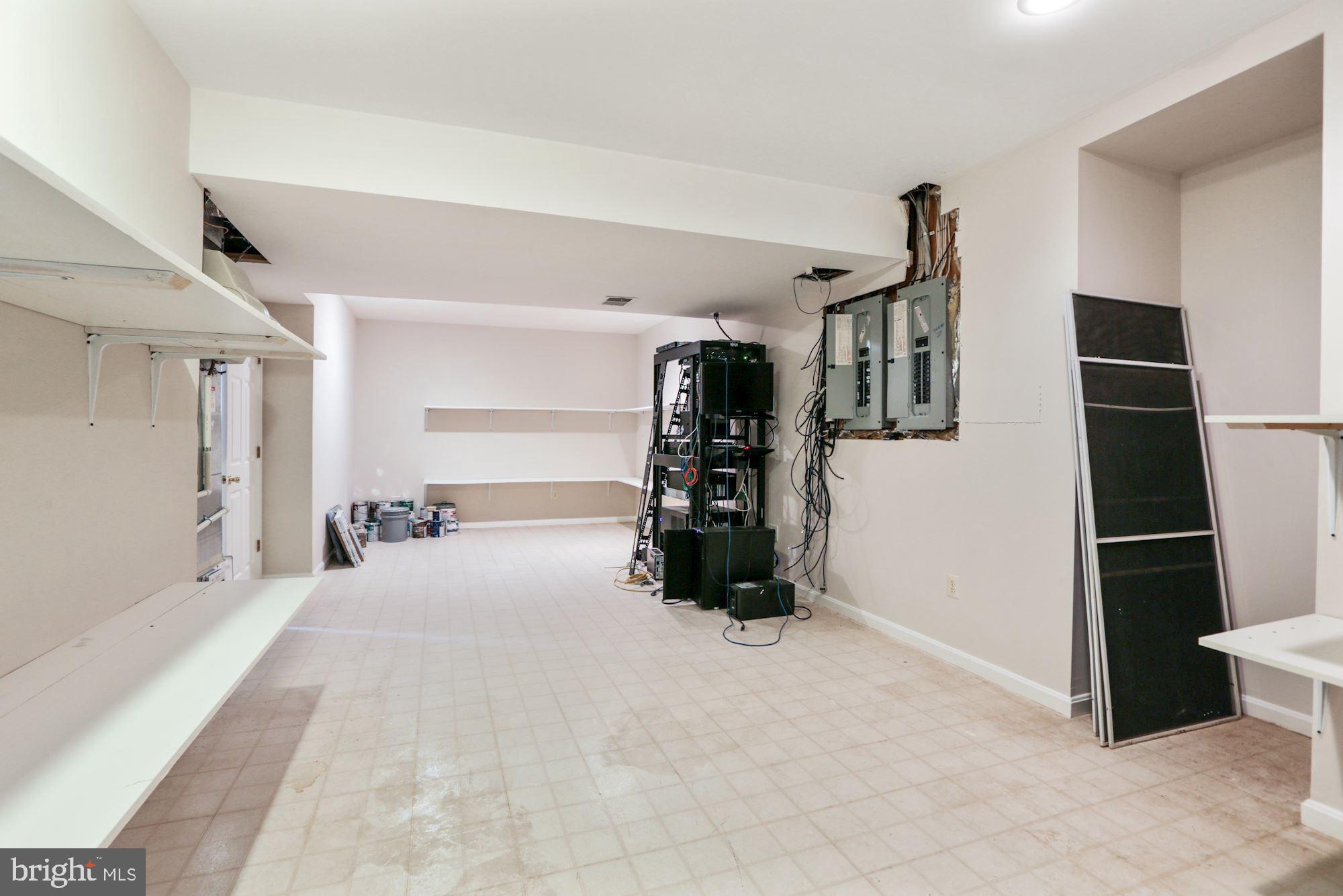 COUNTRY CLUB HILLS - Residential