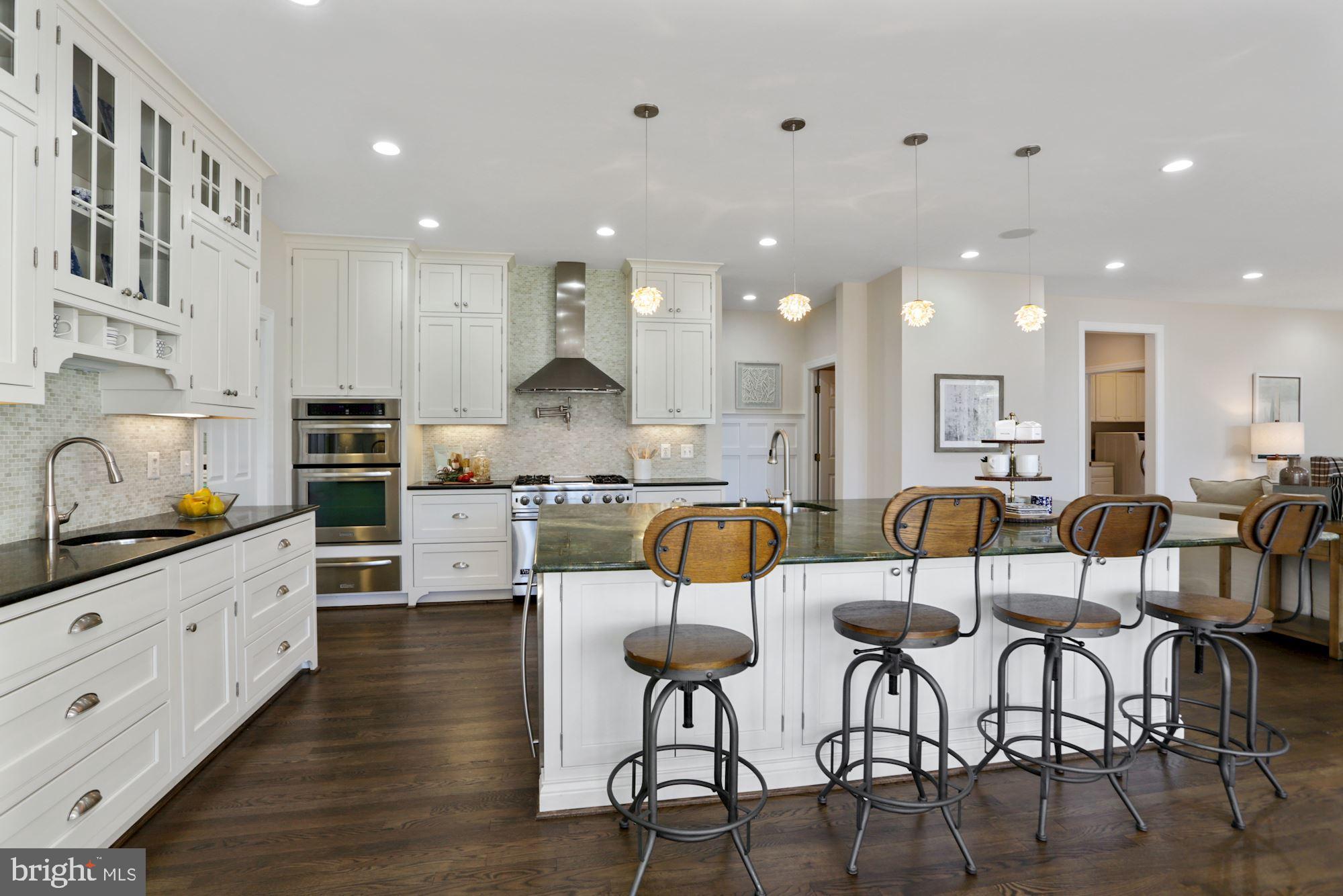 COUNTRY CLUB HILLS - Residential