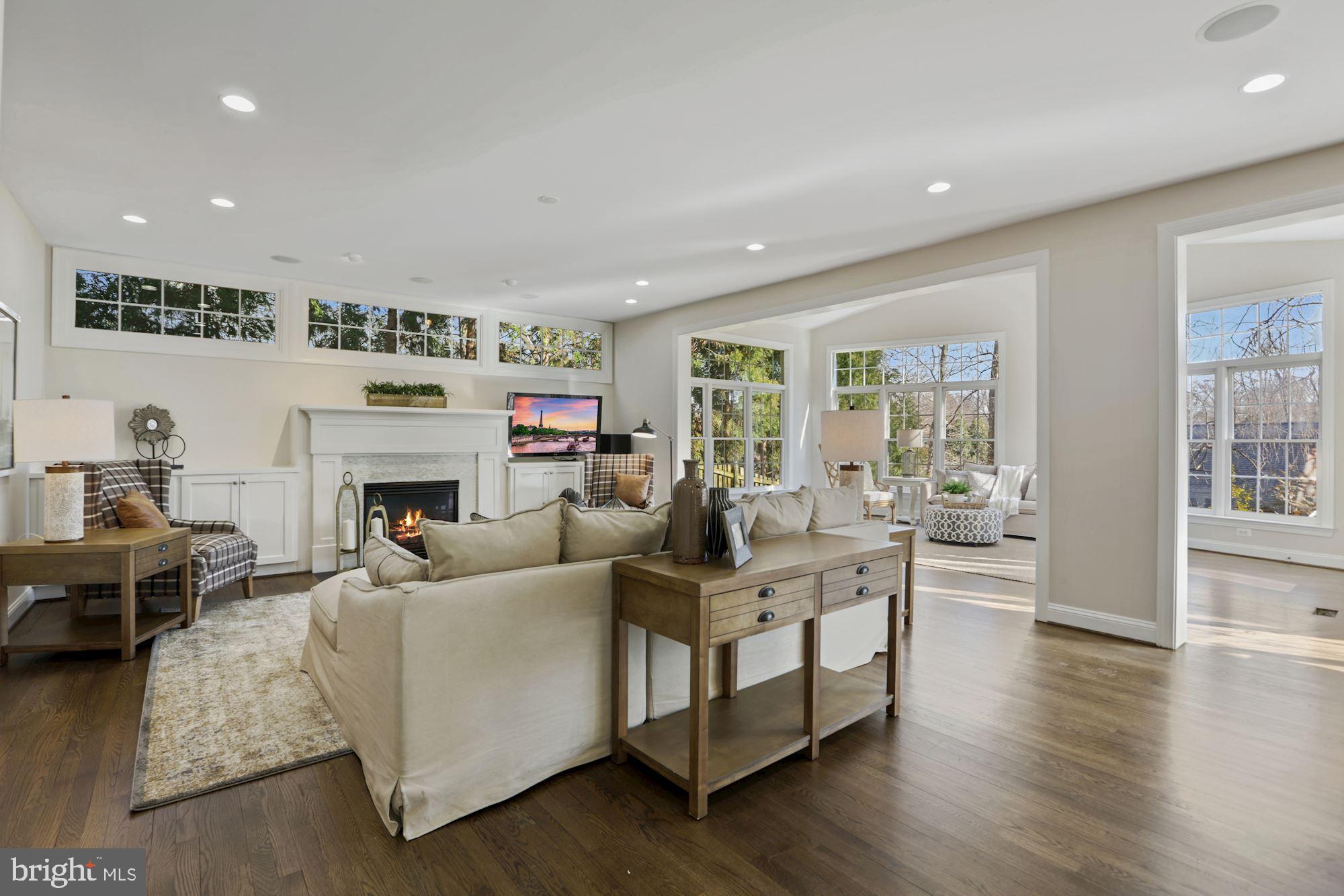 COUNTRY CLUB HILLS - Residential