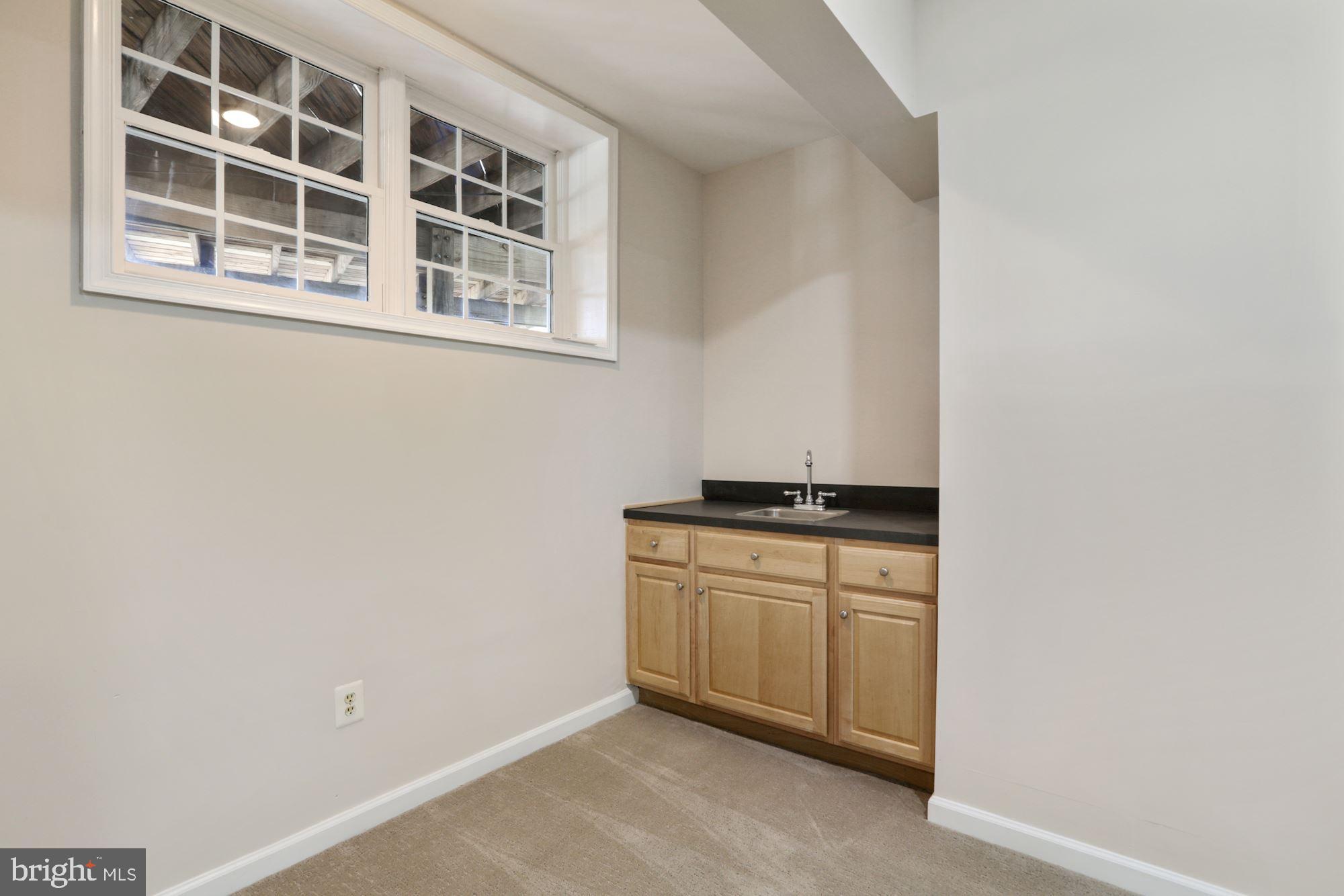 COUNTRY CLUB HILLS - Residential