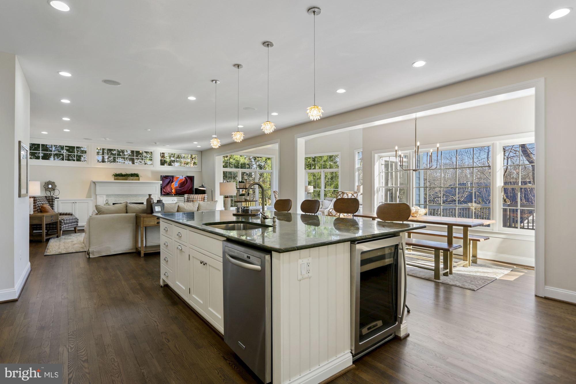 COUNTRY CLUB HILLS - Residential