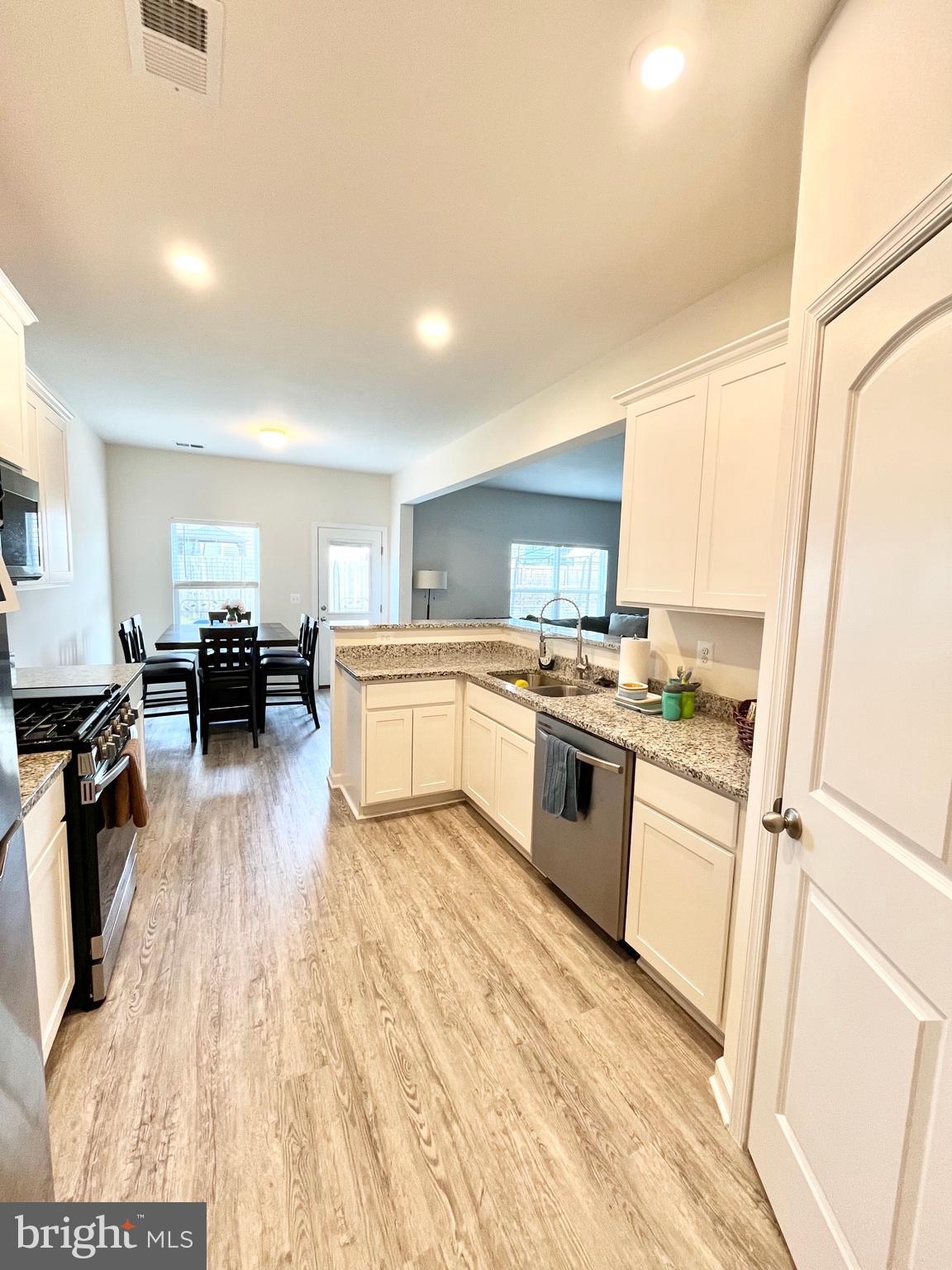 MCGINNIS POINT - Residential