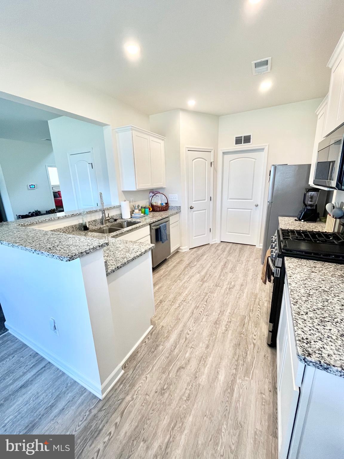 MCGINNIS POINT - Residential