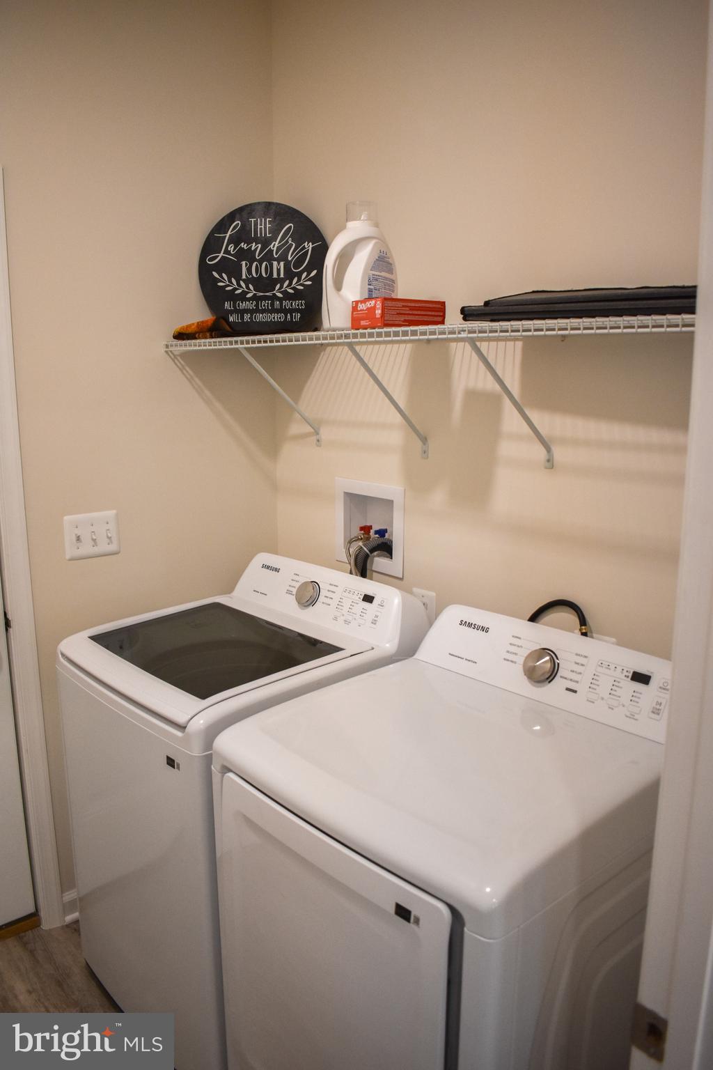 MCGINNIS POINT - Residential