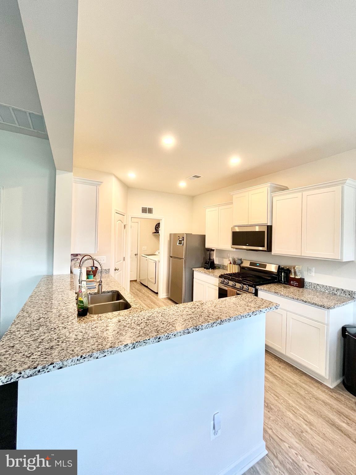 MCGINNIS POINT - Residential