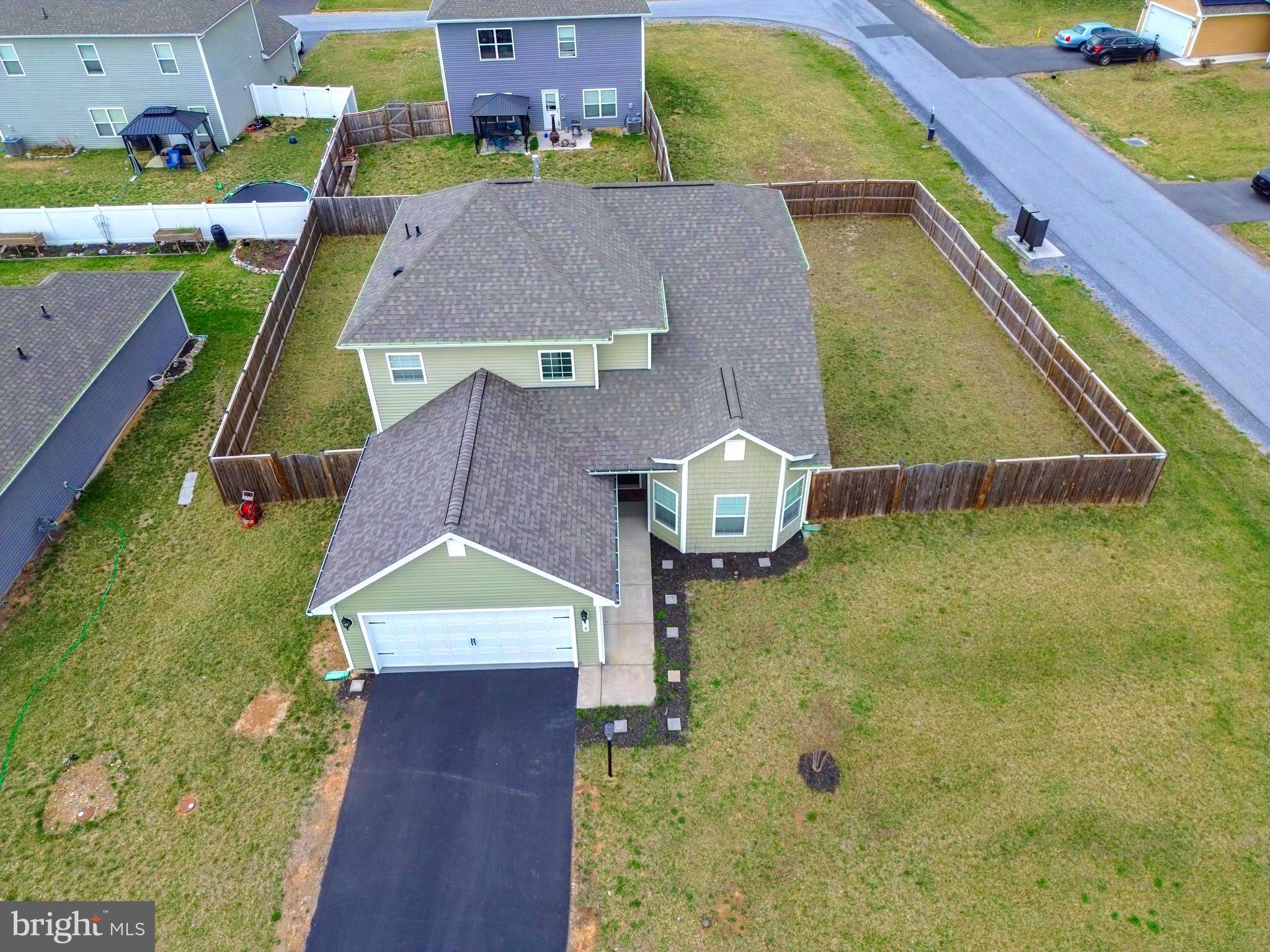 MCGINNIS POINT - Residential