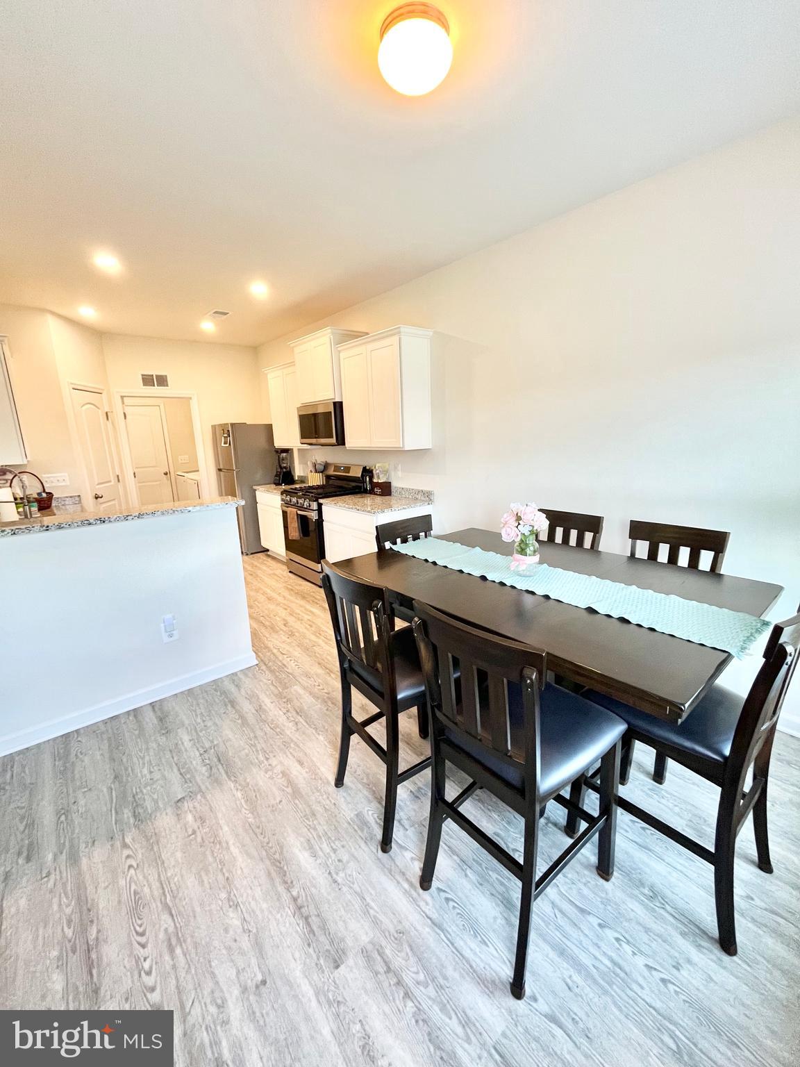 MCGINNIS POINT - Residential