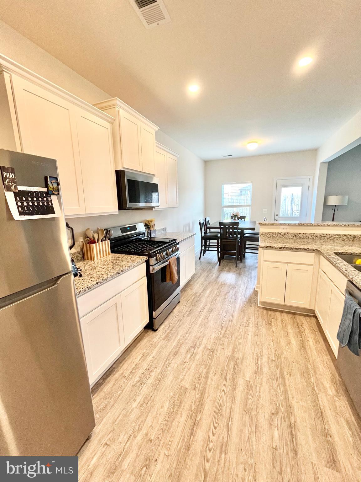 MCGINNIS POINT - Residential