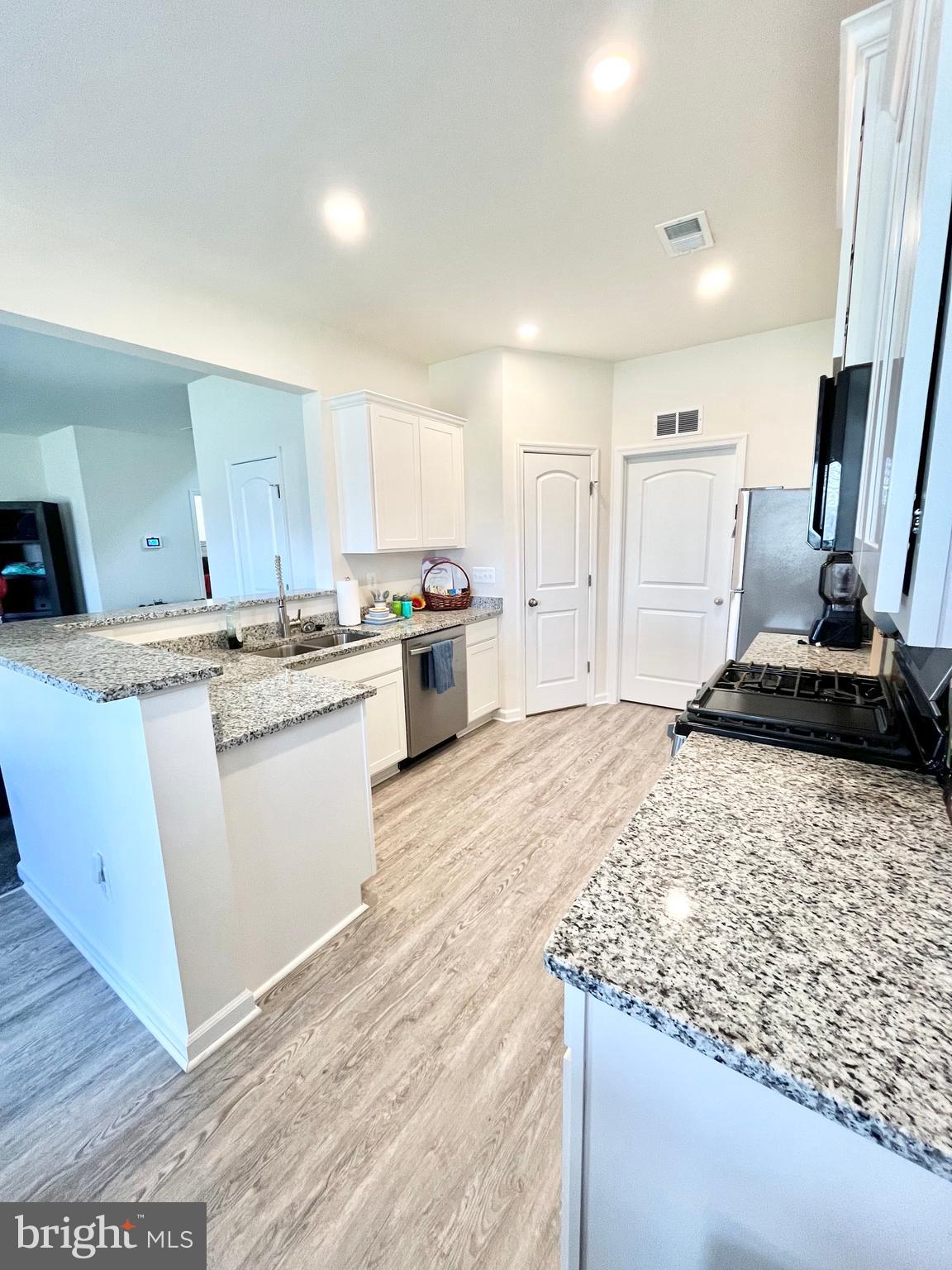 MCGINNIS POINT - Residential