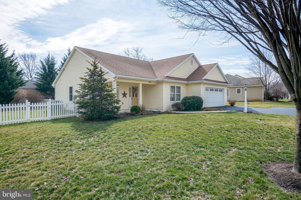 Photo of 800 HAMPDEN RD, ELIZABETHTOWN, PA 17022 (MLS # PALA2031344)
