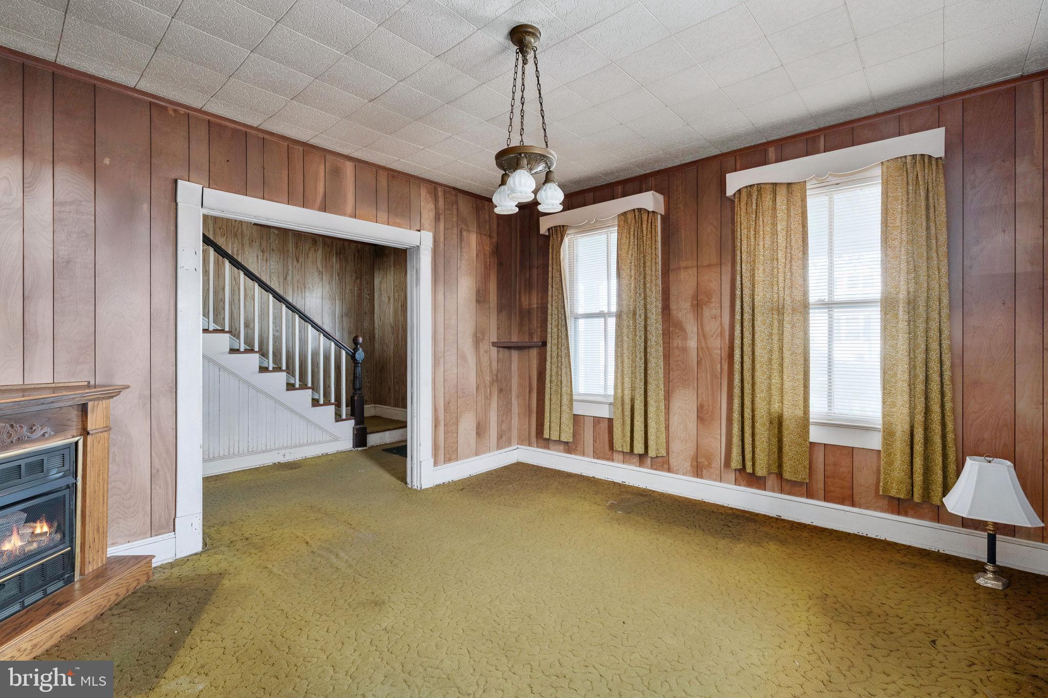 ELLWOOD CITY - Residential