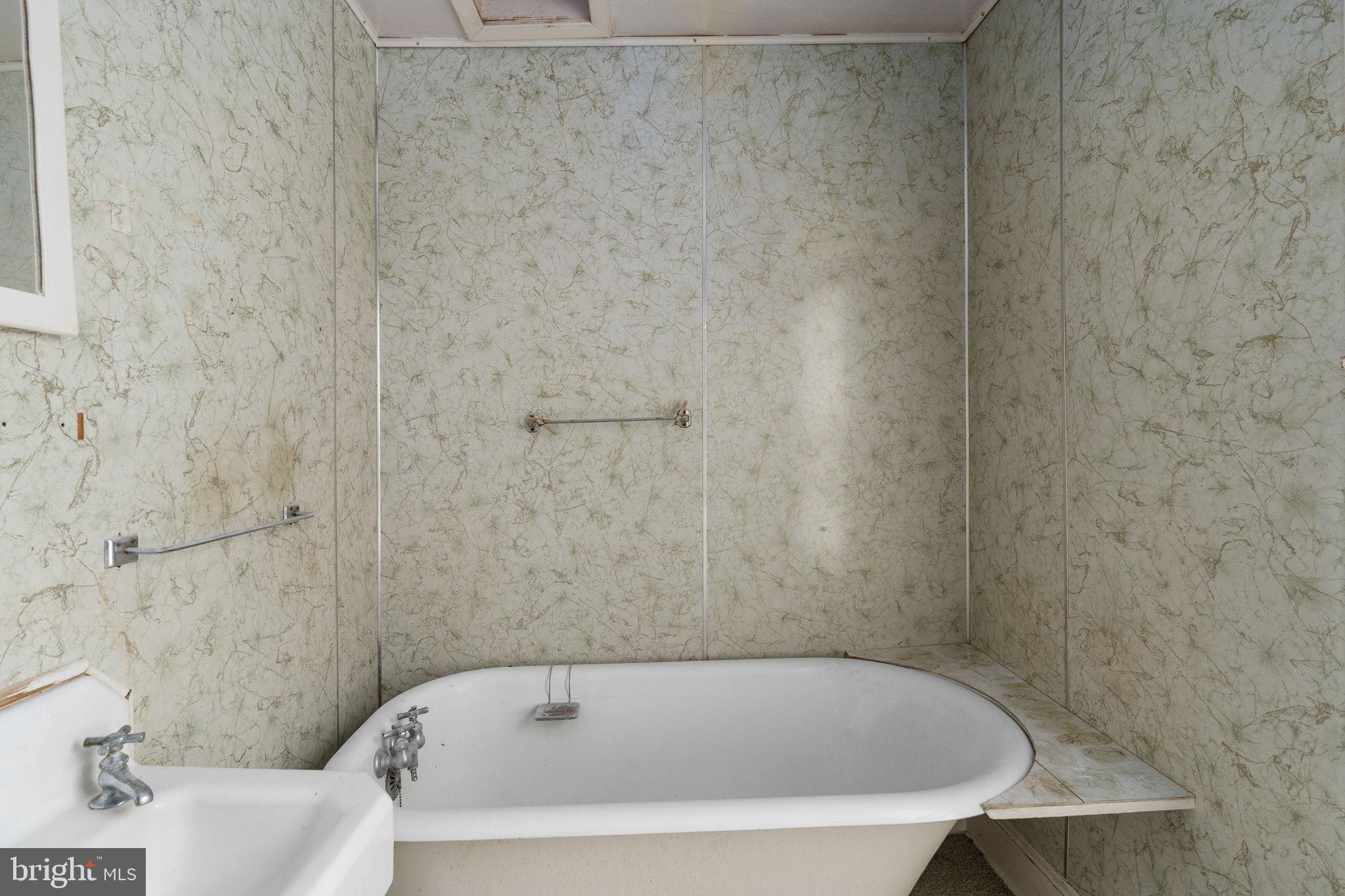 ELLWOOD CITY - Residential