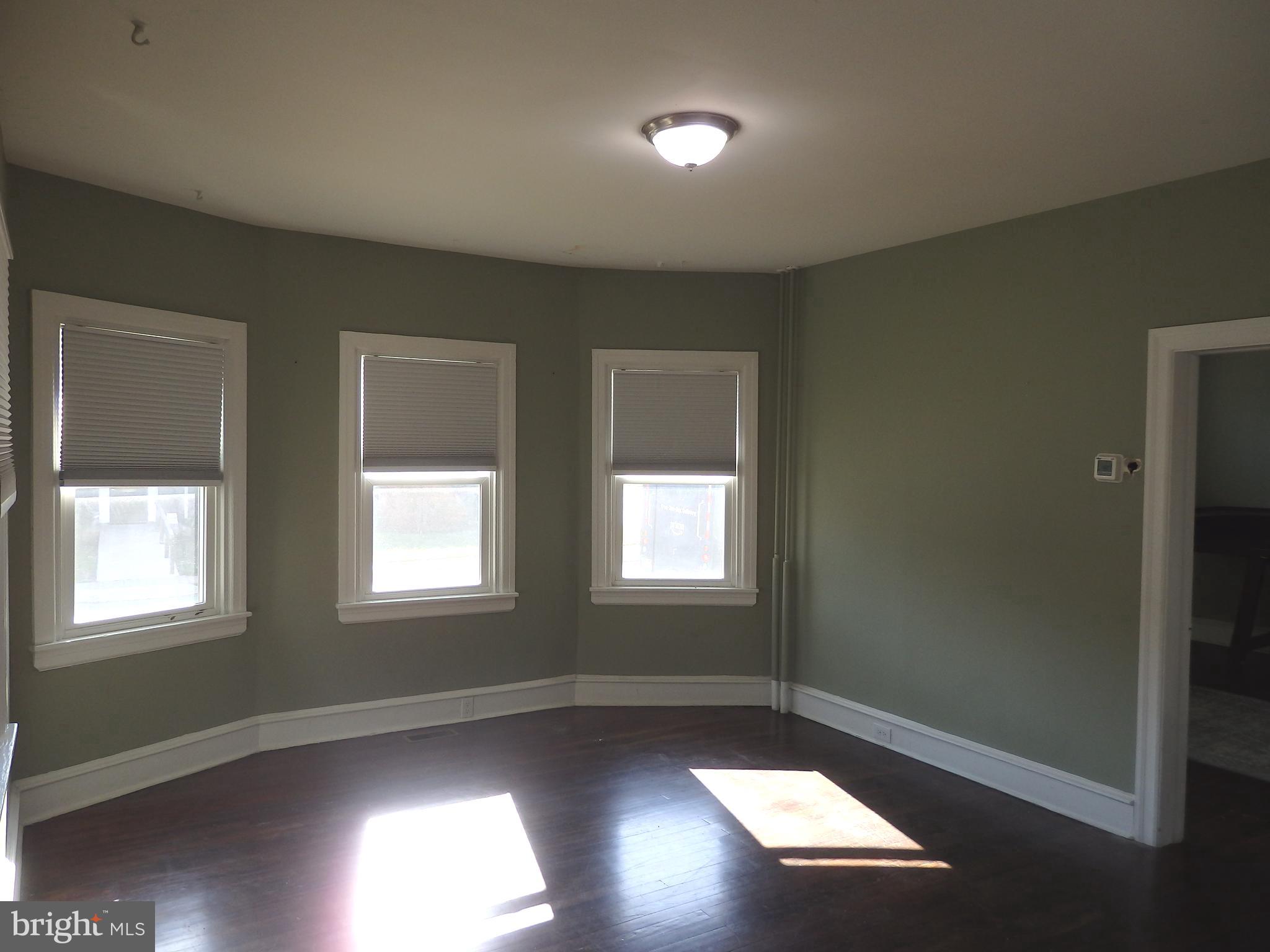 MANOA - Commercial Sale