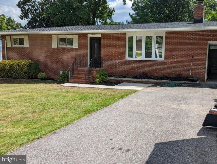 TOTAL RENOVATION / REMODEL JUST FINISHED. 
EVERY INCH OF THIS 2906 sq/ft  HOME HAS BEEN RENOVATED, REMODLED  AND UPGRADED WITH QUALITY MATERIALS & PROFESSIONAL CRAFTMANSHIP.  
WOW... JUST WOW!!
PLUS... the lower level features a separate Apartment with its own entrance & electrical meter.   Use this space to generate EXTRA INCOME or for an IN-LAW suite, teenager suite, etc.  
Upper Level Open Space concept has been created by removing a wall in the living room and expanding the kitchen.  A  huge island was installed, tons of cabinets, drawers, lighting, and top of the line appliances make for a perfect entertainment space.  The 2 full bathrooms in the upper level also feature quality tile, new seamless shower, new tubs, vanities, lighting and floors.
A sunroom was added off the kitchen, that spans the entire length of the house. Perfect space for a bar, TV room, or sun filled office.
All brick house, maintenance free deck, HUGE BACKYARD & an oversized garage are also featured.