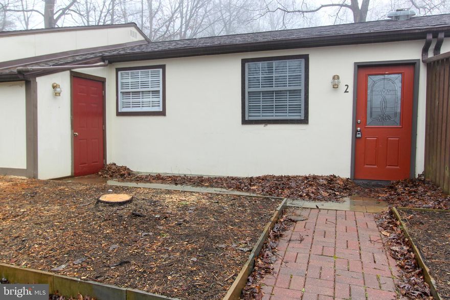 2 bedroom, 1 bath located in Shannondale. Cozy apartment is Move In 5/7/2024! Close to the lake & clubhouse. Shared laundry room. Water/Sewer included. Price included Utility and Maintenance Reduction Program. Pets are a Case by Case Basis - No More Than 2 Pets. 

EHO.

Please complete the Rental Referral Agreement for commission disbursement.