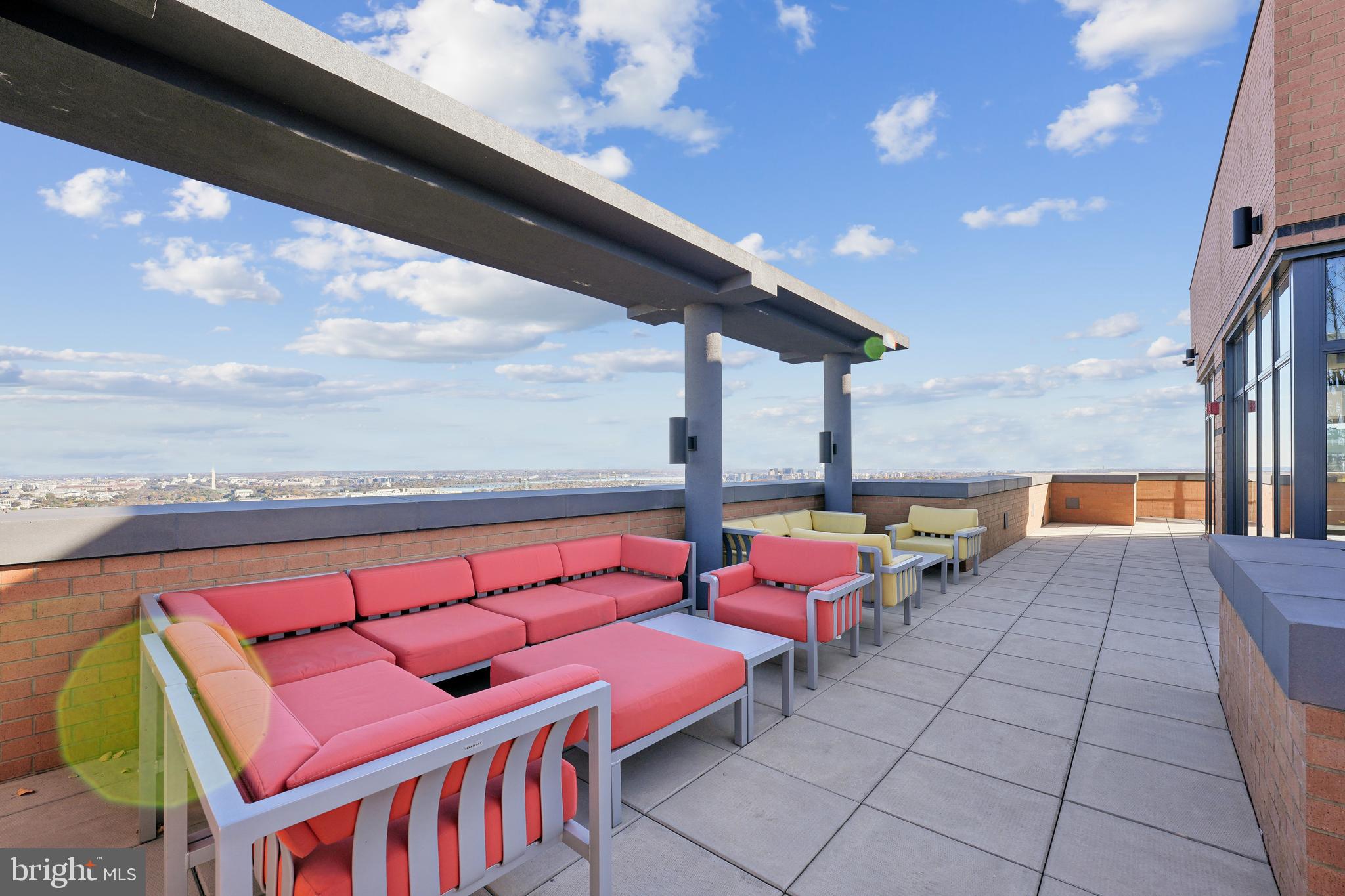 COURTHOUSE - Residential Lease