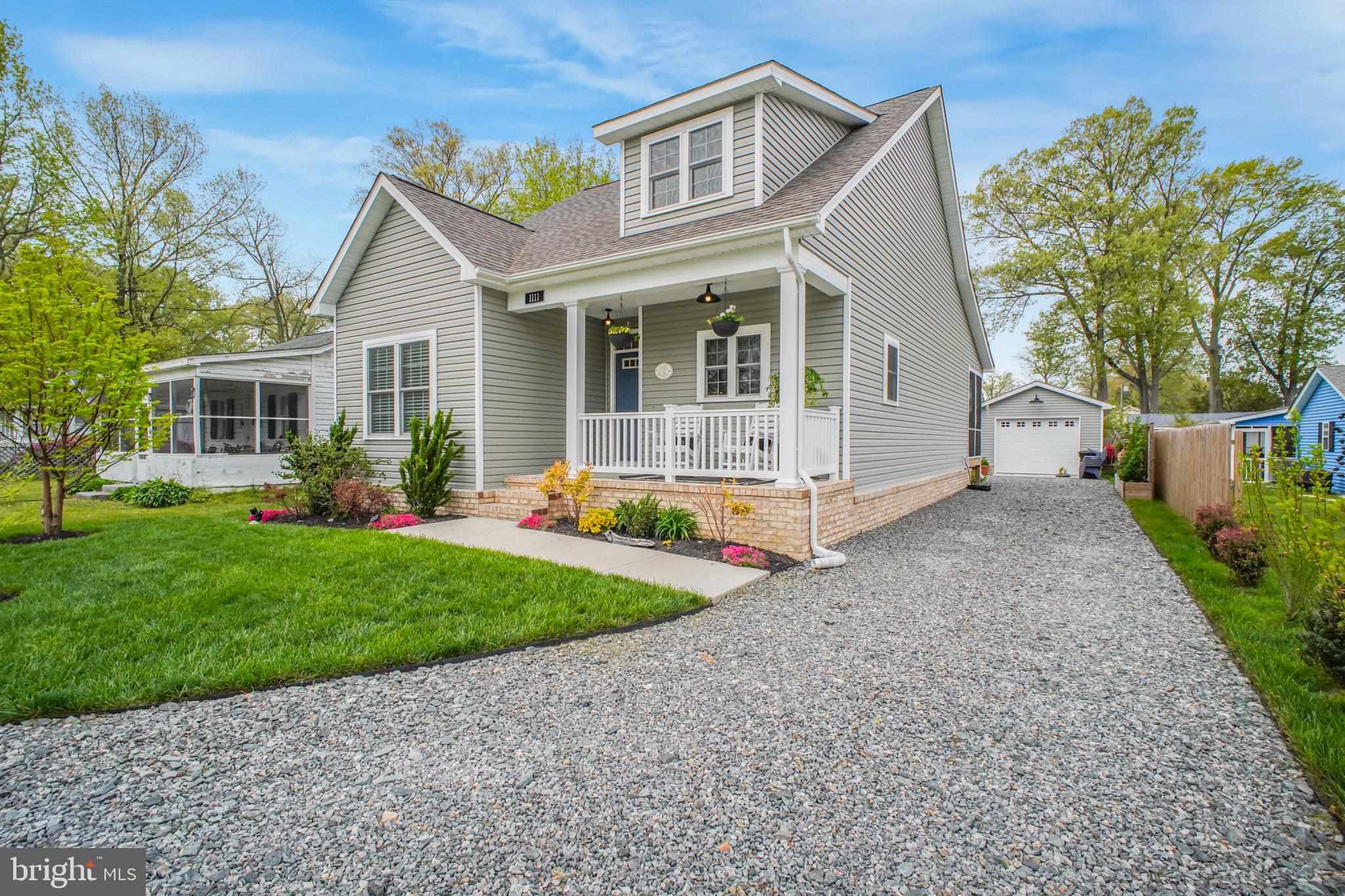 1111 LOSSING AVENUE