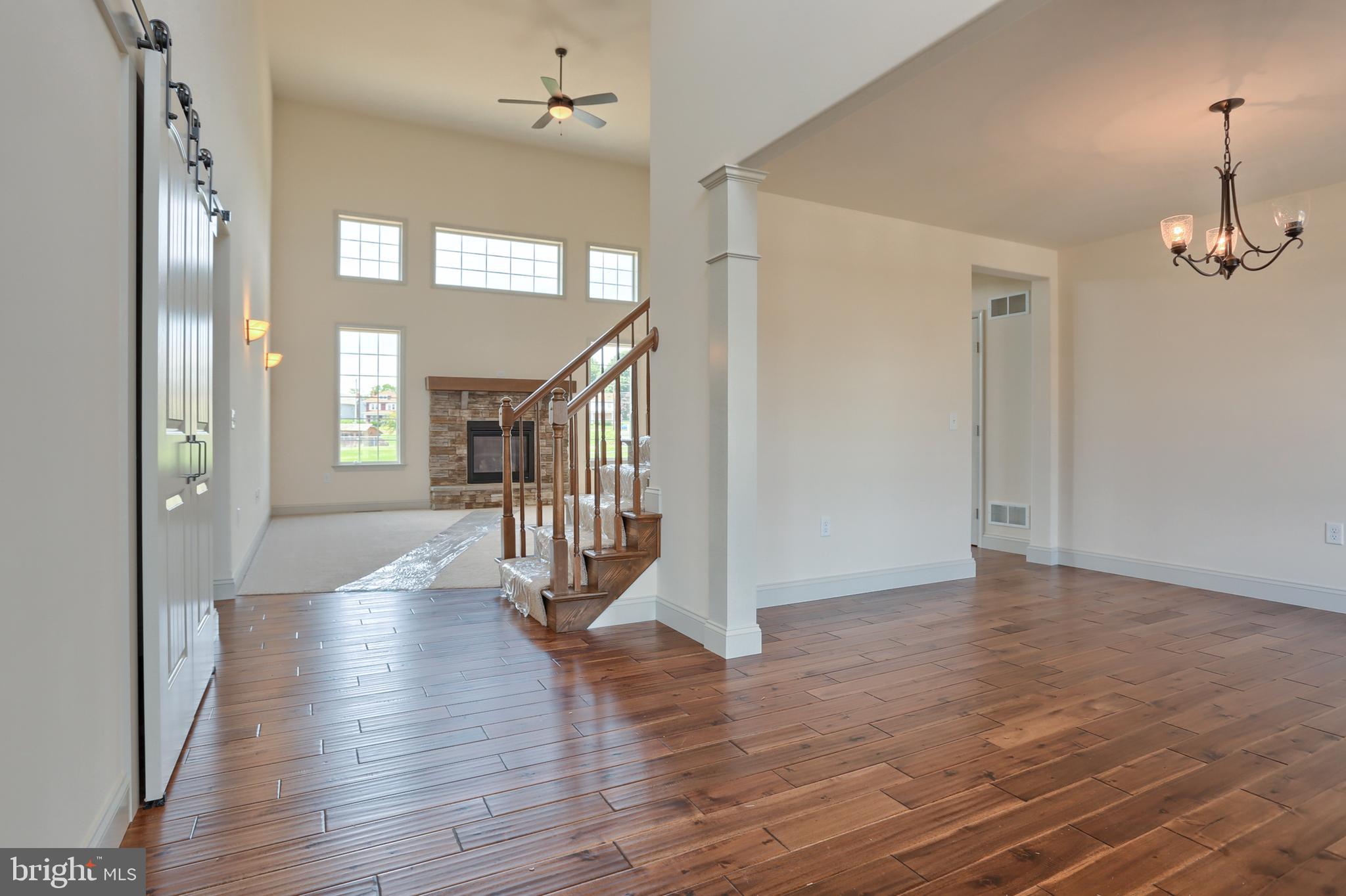 017 ROLLING MEADOW RD