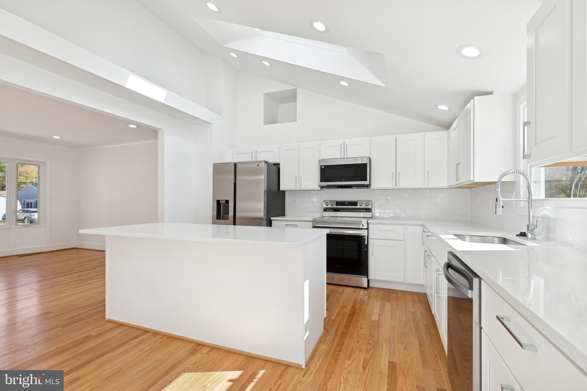 SOUTHDOWN SHORES - Residential