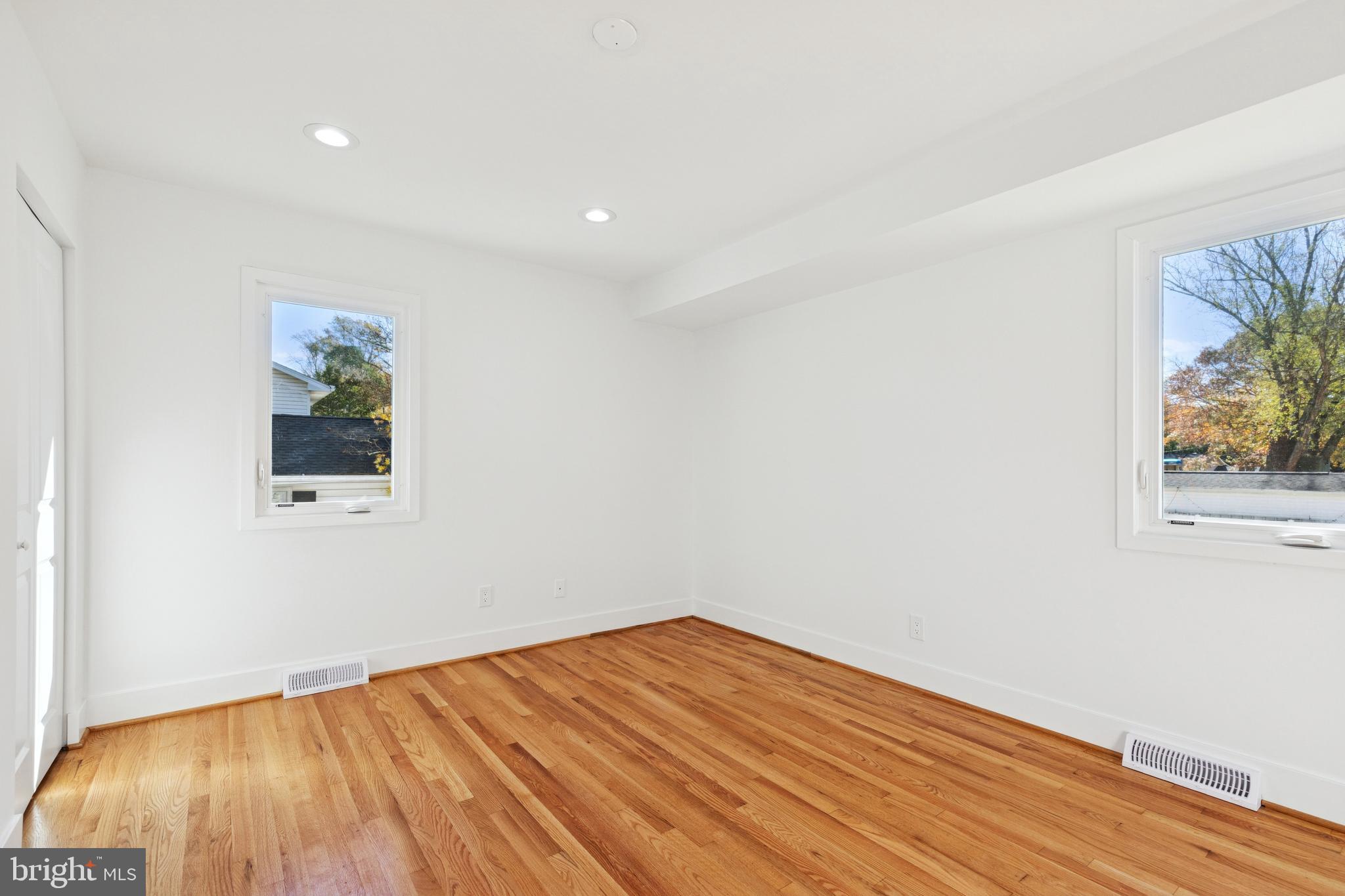 SOUTHDOWN SHORES - Residential