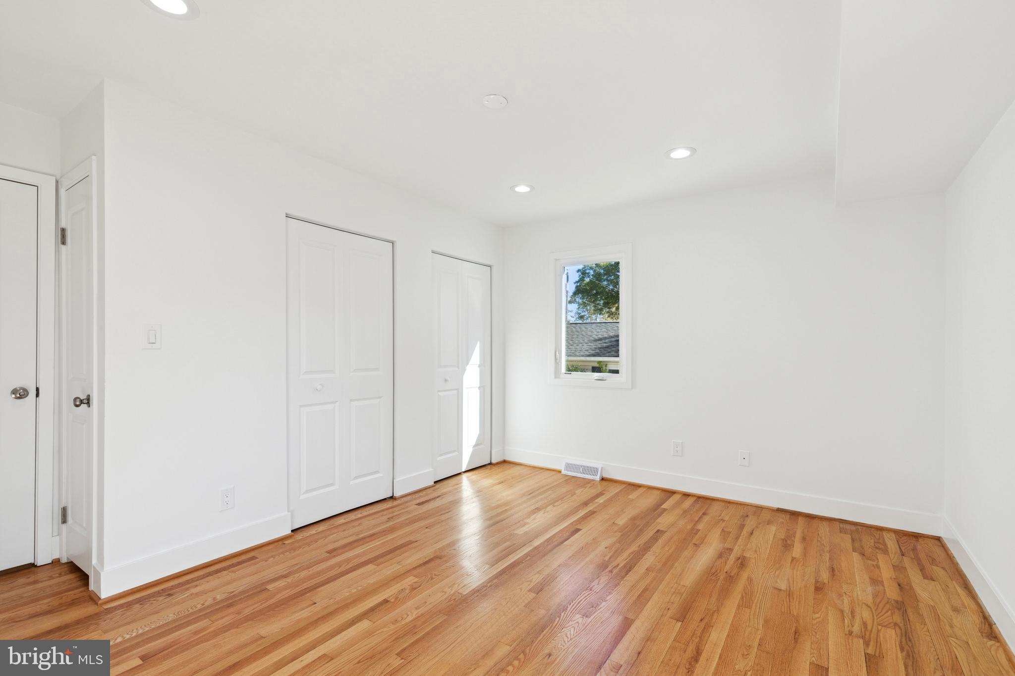 SOUTHDOWN SHORES - Residential