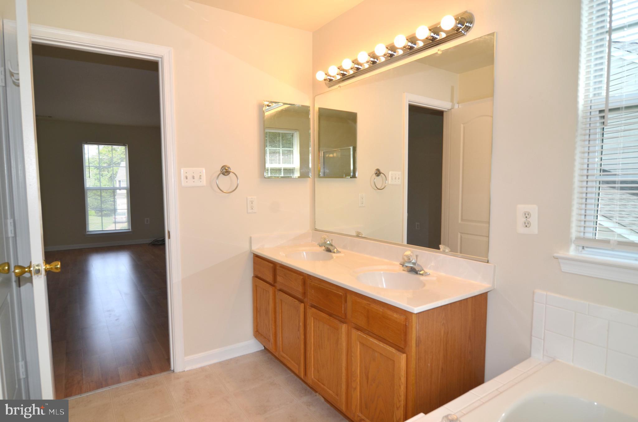 ST CHARLES SHEFFIELD - Residential Lease