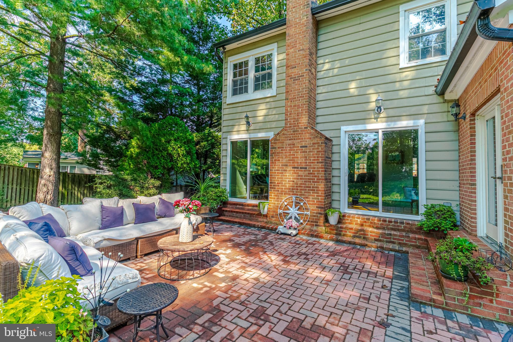 LANGLEY OAKS - Residential