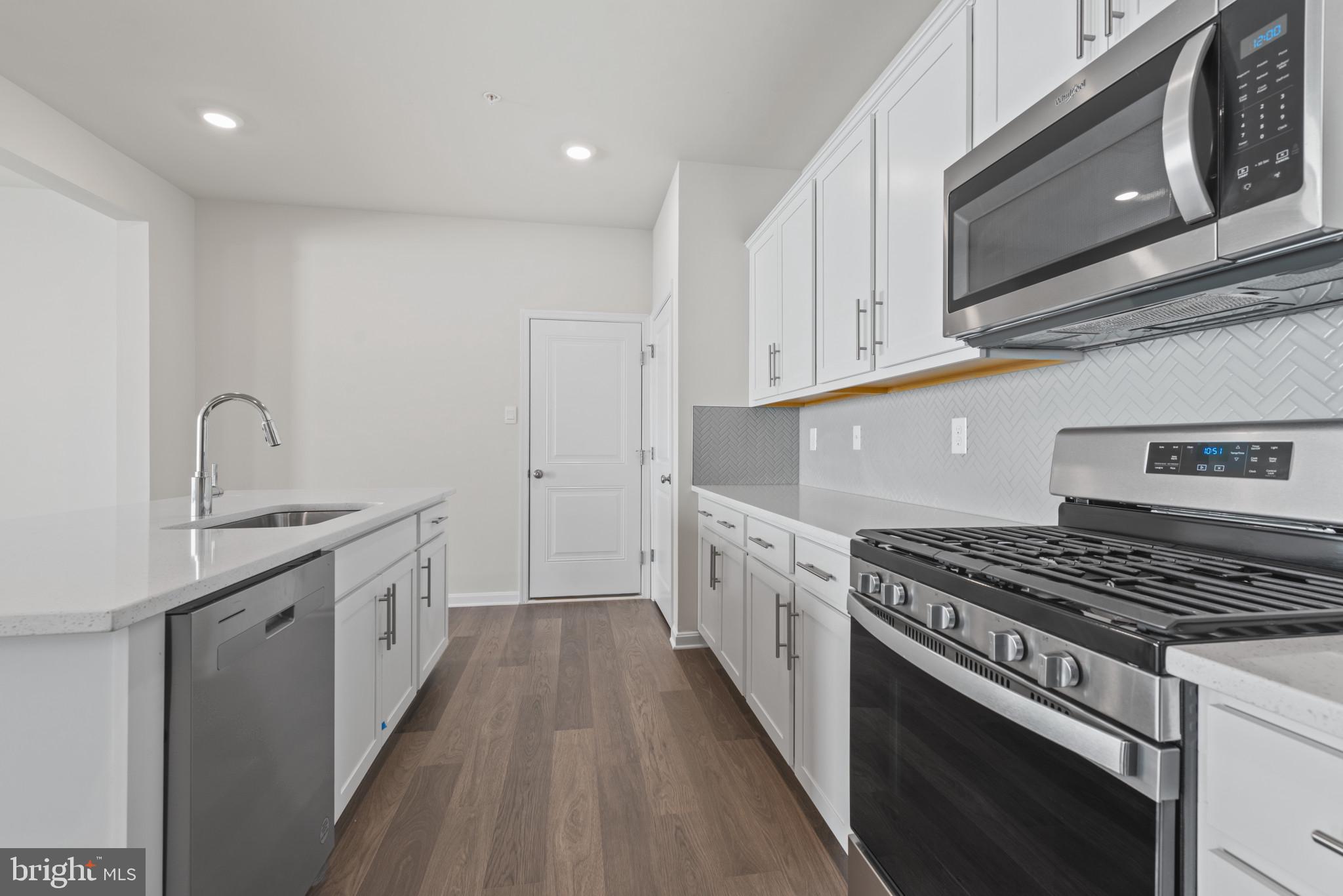 CREEKSIDE ESTATES - Residential