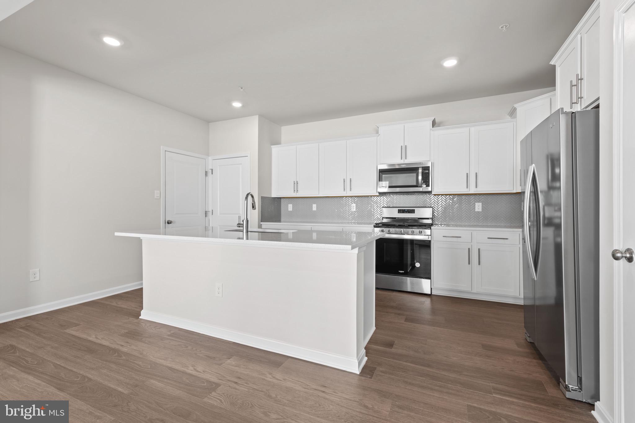 CREEKSIDE ESTATES - Residential