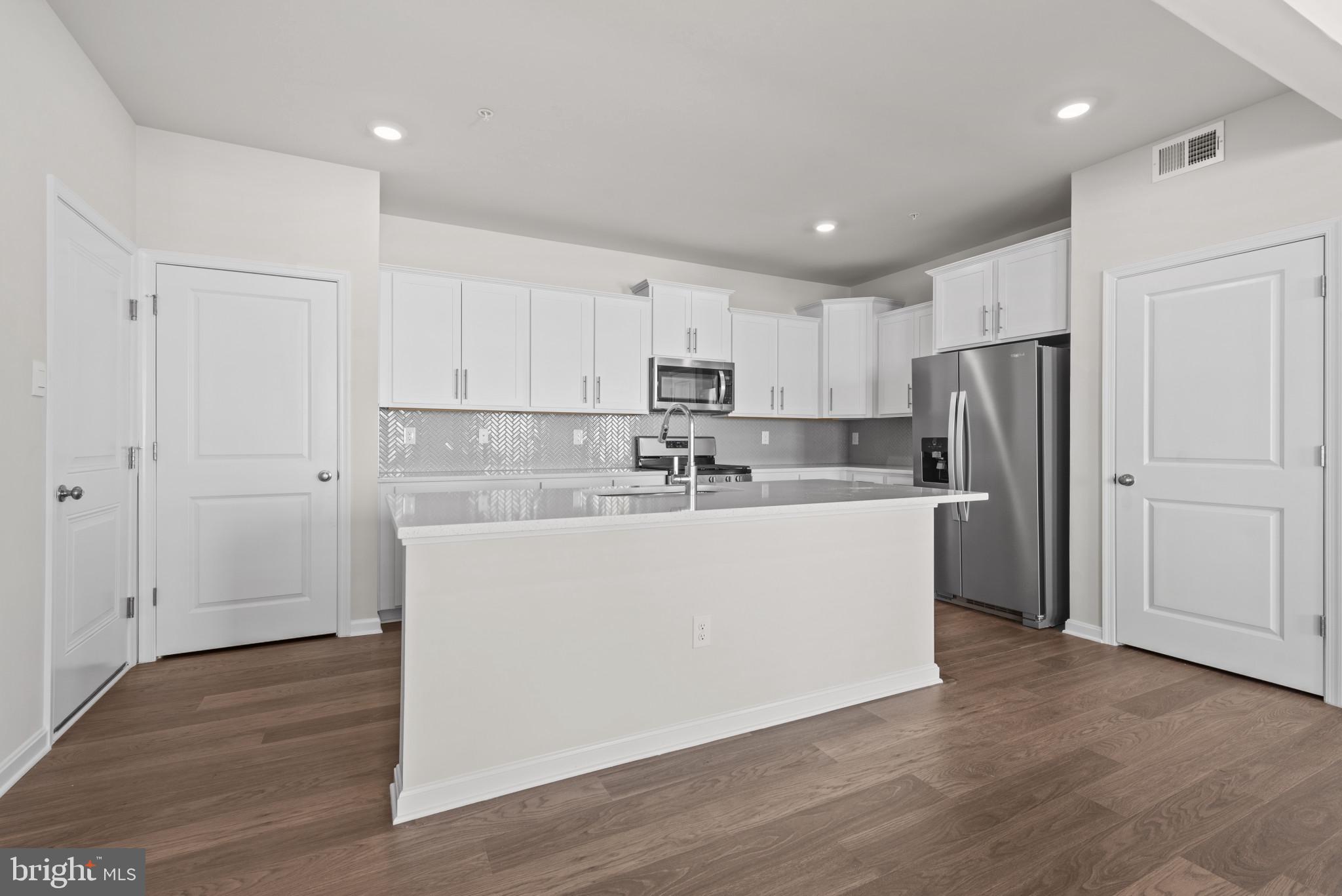 CREEKSIDE ESTATES - Residential