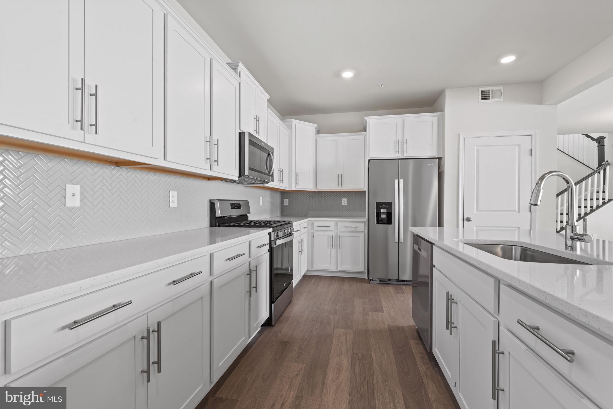 CREEKSIDE ESTATES - Residential