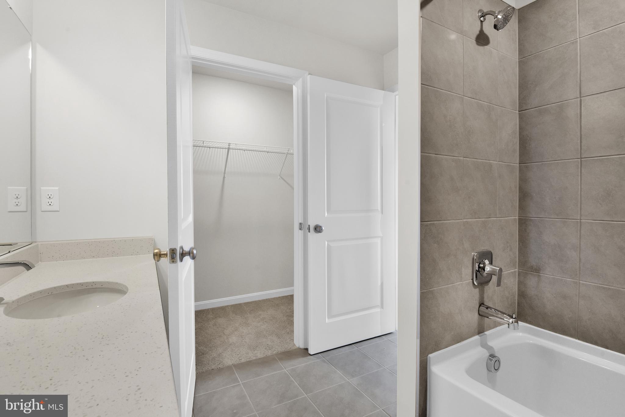 CREEKSIDE ESTATES - Residential