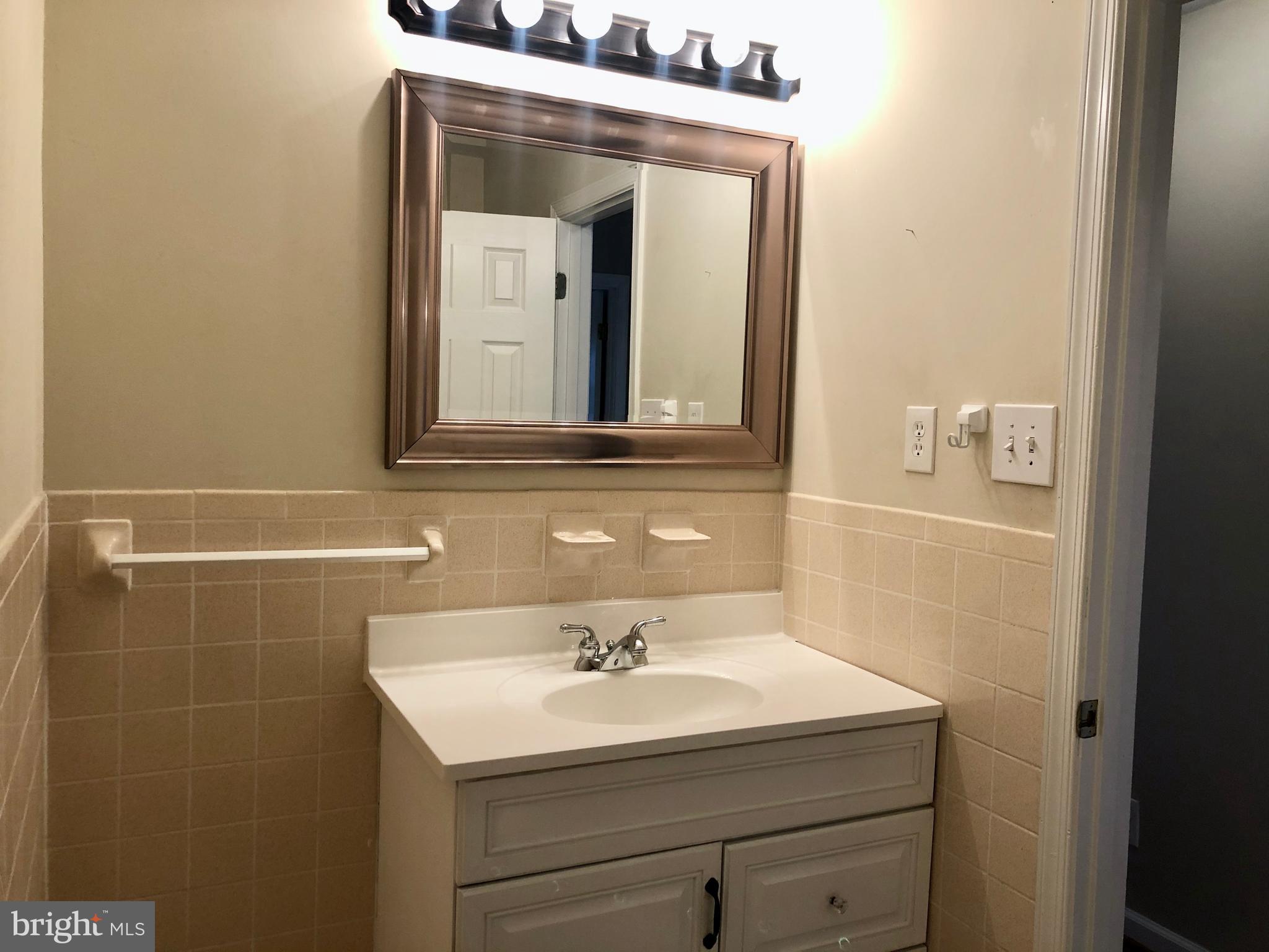 SPOTSWOOD ESTATES - Residential Lease