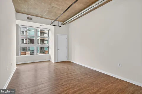 MLS: DCDC2261162