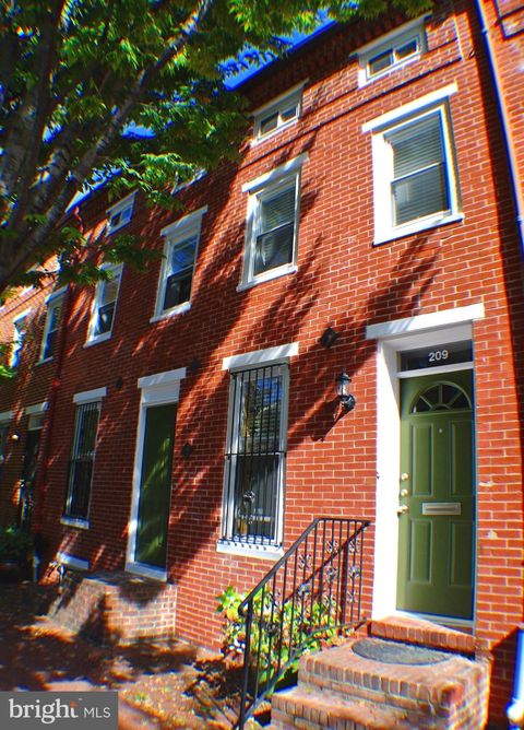 Townhouse For Sale - 207 Scott Street<br/> BALTIMORE, MD 21230