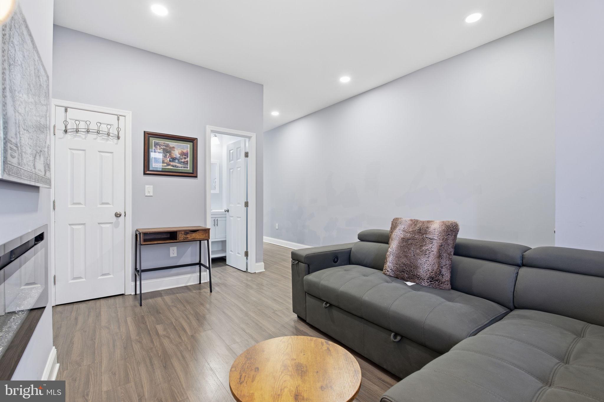 CHARLES VILLAGE - Residential