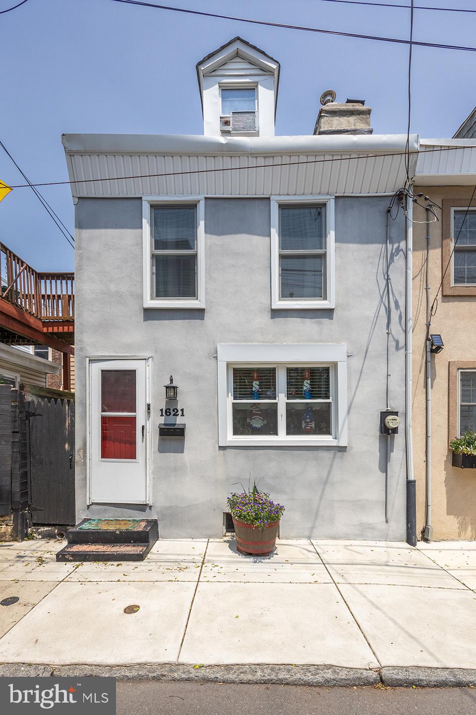 1621 E HEWSON STREET