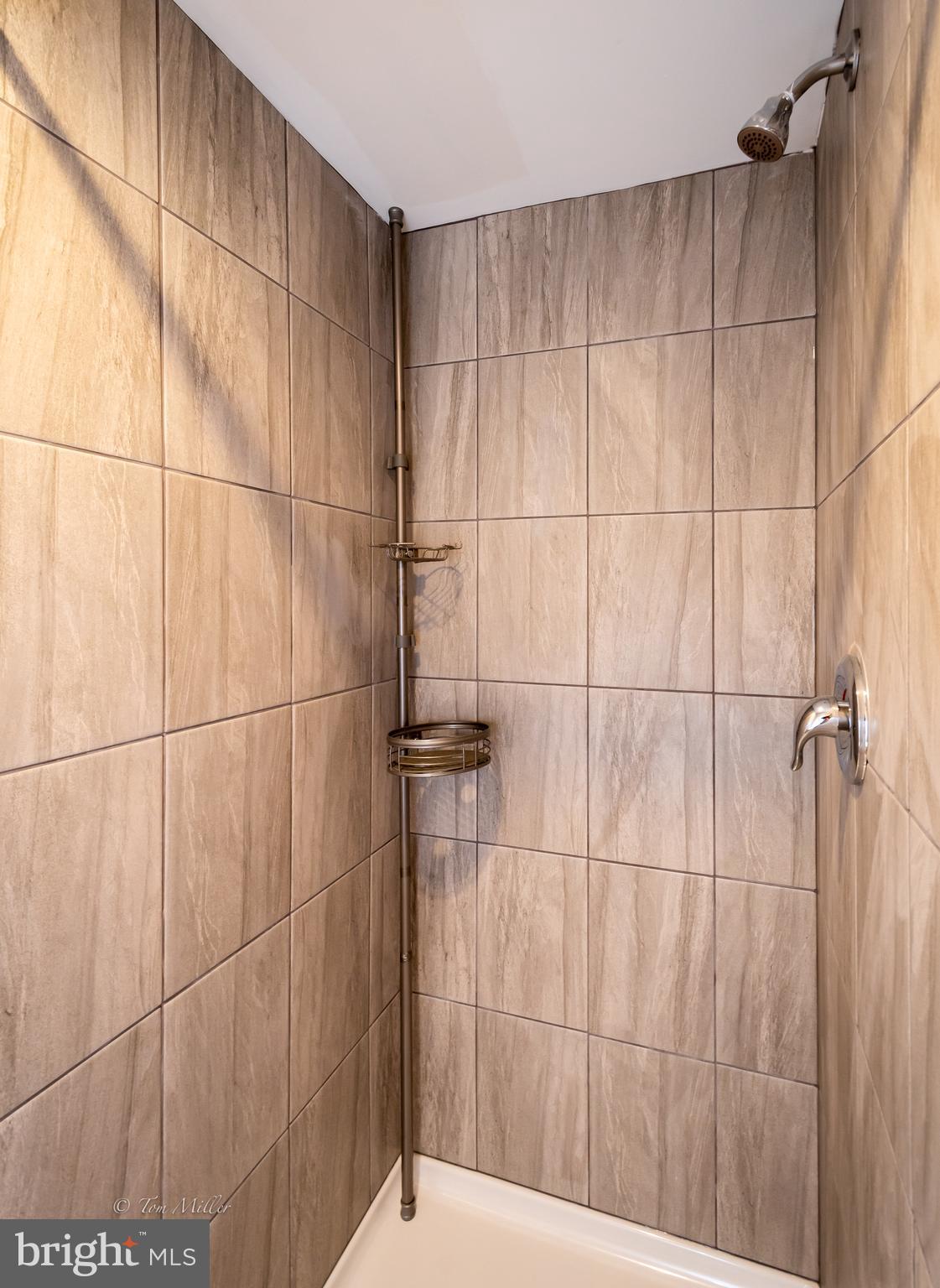 CHARLESMONT - Residential Lease