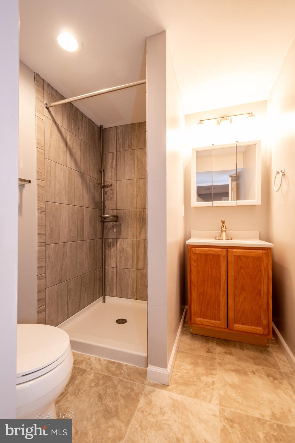 CHARLESMONT - Residential Lease